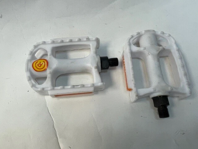 PEDALES BICICLETA PLÁSTICO FP Blanco 9/16" con reflector pd12 Foto 1 de 1