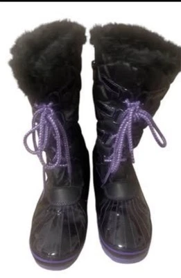 DISNEY DESCENDANTS Niñas JUVENTUD Invierno Botas de Nieve Negro Púrpura Con Cordones Talla 5 *LEER Foto 1 de 4