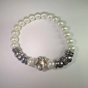 Elegant White Faux Pearl Beaded Bracelet Clear Crystal Charm Silver Tone UK New - Picture 1 of 8