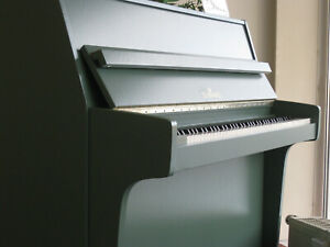 SCHIMMEL design Piano - "Moosgrün" - von  REHA-PIANO-AURICH