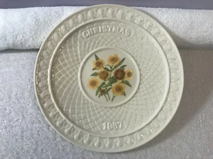 Belleek vintage Christmas plate 1987 Embossed Irish Fleabane Flowers MAX2563 - Picture 1 of 6