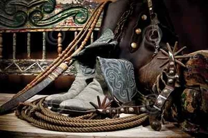 IMPRESIÓN ARTÍSTICA DE VAQUERO - TC’s Boots and Yuma Spurs (color) por Barry Hart Póster 13x19 - Imagen 1 de 1