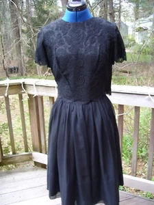Refined Vintage Black Lace Evening Ensemble, size ~ 8 - Picture 1 of 7