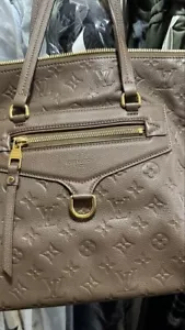 Auténtico Bolso de Hombro Louis Vuitton Monograma Empreinte Lumineuse Gris Amplio M94170 - Imagen 1 de 18
