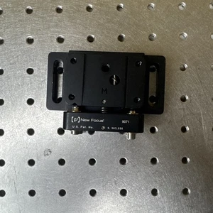 Newport 9071 Geräteausrichttisch, vierachsig, 3 mm linear, 8° abgewinkelt - Bild 1 von 2