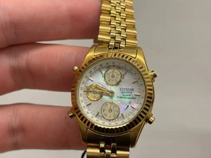 Vintage Citizen Quartz Alarm Chronograph Uhr - Goldfarben - New / Old Stock - Bild 1 von 10