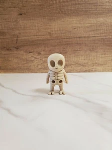 Alien Skeleton Flexible 3D Printed | Desk Accessory - Picture 1 of 8