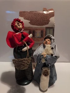VINTAGE Byers CHOICE Carolers 1988 Shepherd Baby Woman Green base ORIGINAL BOX - Picture 1 of 14