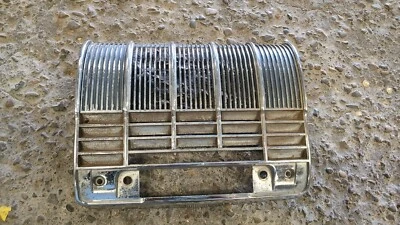 Rejilla de altavoz de tablero Cadillac Serie 61 bisel de radio 1941 solamente Foto 1 de 4