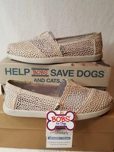 NEW BOBS Skechers Womens Size 5 Shoes Daisy and Dot Crochet Lace Slip On Flat - Picture 1 of 7