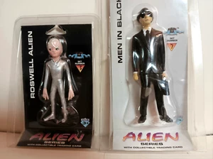 Shadow Box Alien Series Roswell Alien & Men in Black Set of 2 Figures MIB - Picture 1 of 8