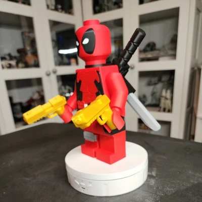 Figura Lego Deadpool impresa en 3D de gran tamaño - 8,25" ¡Con pistolas doradas! Marvel Foto 1 de 4