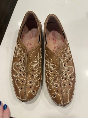 Pikolinos 578-7778 slip-on moccasins Brandy Brown leather laser-cut floral 36-6 - Image 1 of 4