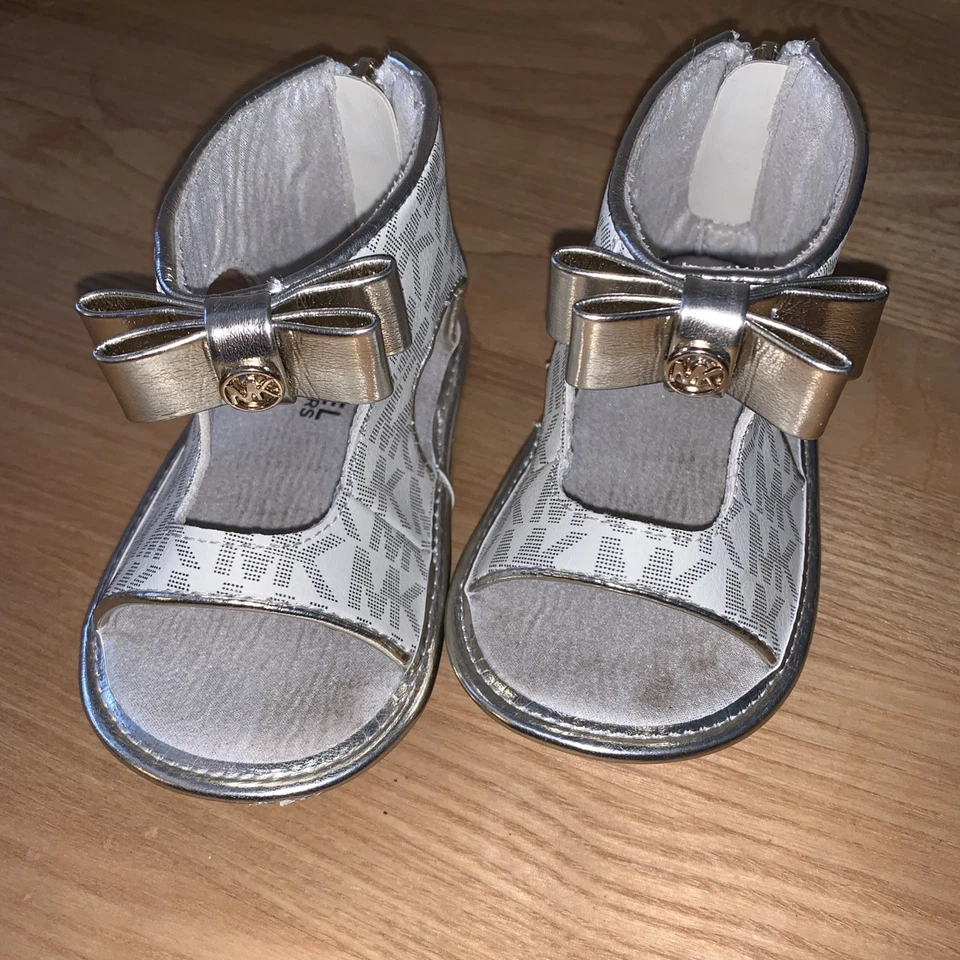 Michael Kors Bebé Tilly Dahnia Infantil Niñas "MK" Sandalias Planas Talla 1 Foto 1 de 4