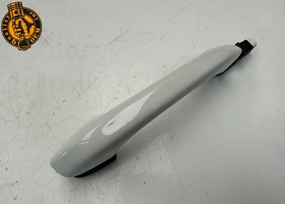 2015-2024 PORSCHE MACAN FRONT / REAR RIGHT EXTERIOR DOOR HANDLE KEYLESS WHITE OE - Image 1 of 4