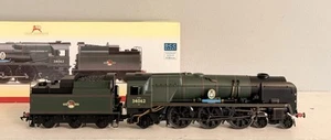 Hornby R2587 BR 4-6-2 Rebuilt Battle of Britain Class 34062 17 Squadron - Foto 1 di 4