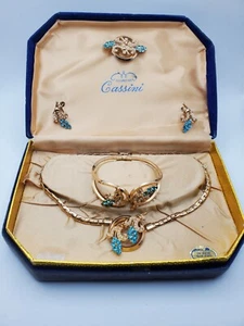 Vintage Oleg Cassini 5 Stück Halskette, Armreif Armband, Pin, Ohrringe blau Kristall - Bild 1 von 12