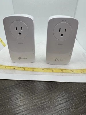 TP-LINK TLPA9020P AV2000 2-Port Gigabit Powerline Adapters - Image 1 of 4