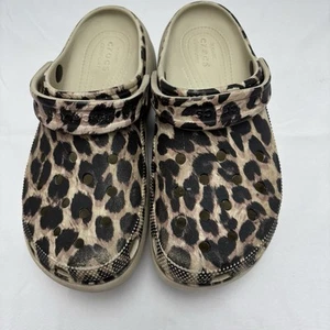 Zuecos Crocs estampado de leopardo para mujer 9 beige sandalia sin cordones - Imagen 1 de 10