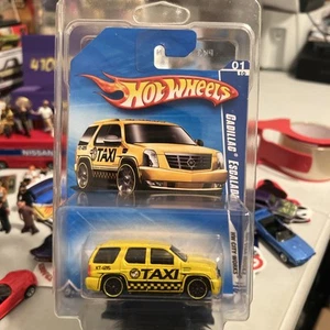 Hot Wheels 2010 HW CITY WORKS - Cadillac Escalade Taxi -109/240 - Picture 1 of 4