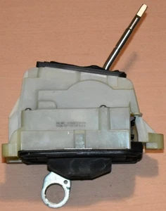 OEM MERCEDES-BENZ C350 W204 FLOOR SHIFTER GEAR SELECTOR, A2042673724Q04 - Picture 1 of 4