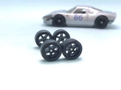 R204 Hotwheels 1/64 Real Riders # 5 radios moderno negro 10 mm, ruedas de goma medianas Foto 1 de 4