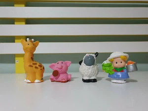 FISHER PRICE LITTLE PEOPLE FIGURES GIRAFFE SHEEP AND PIG PERSON WITH FROG - Picture 1 of 2