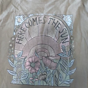 Life Is Good Sz XL Crusher Tee Short Sleeve Here Comes the Sun Flowers - Picture 1 of 5