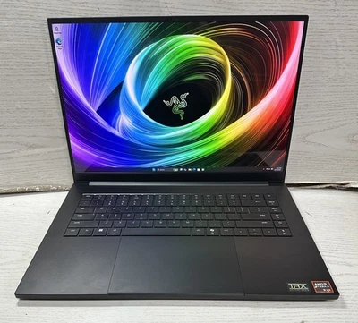 Razer Blade 16 RZ09-0528, AMD Ryzen AI 9 HX 370,2TB, 32GB RAM, RTX 5090. Foto 1 de 4