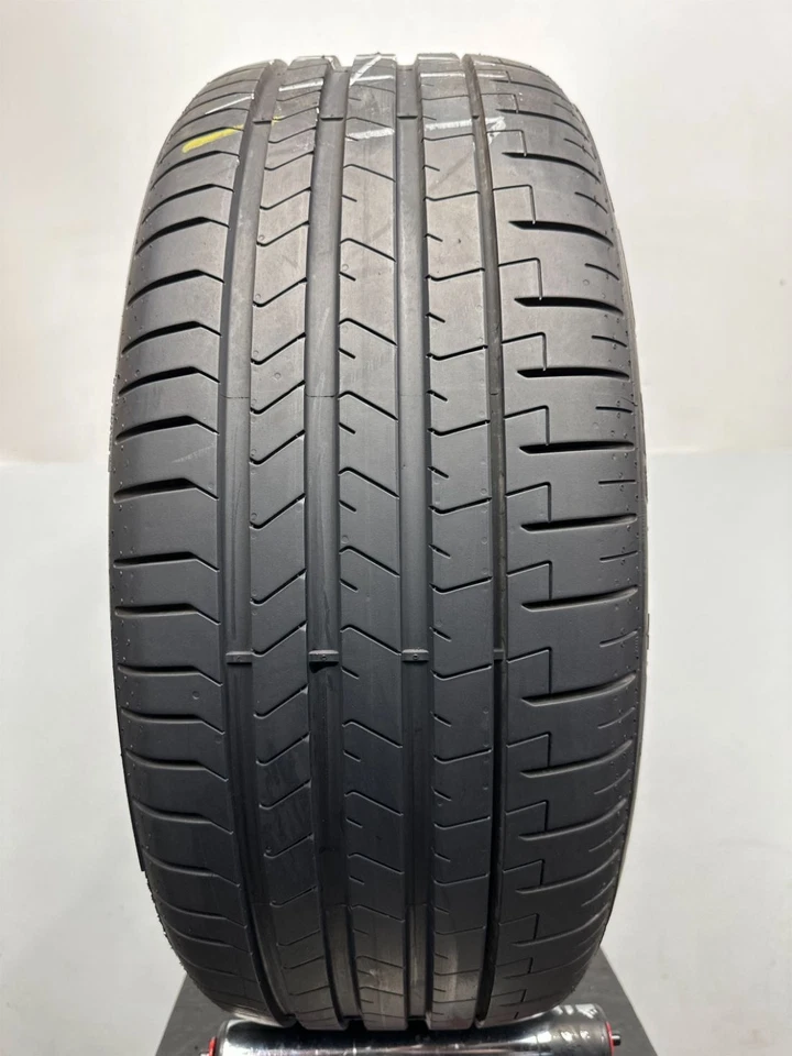 1 Pirelli P ZERO tm Used  Tire P255/50R21 2555021 255/50/21 9/32 - Image 1 of 4