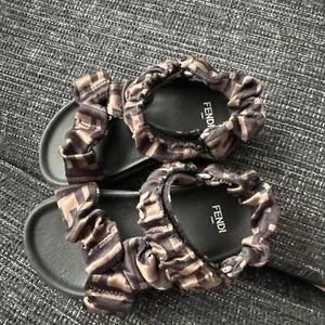 FENDI Girls FF Logo Sandals in Brown size EU 24 RRP £380 - Picture 1 of 5