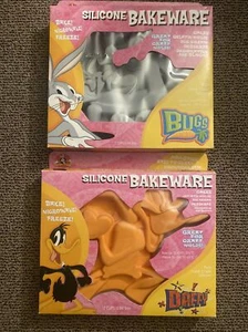 New Silicone Bugs Bunny & DAFFY DUCK Looney Tunes Bakeware  Cakes Bake Microwave - Picture 1 of 8