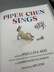 SIGNED - Piper Chen Sings by Phillipa Soo Hardcover - AUTOGRAPHED BOOK NEW - Imagen 1 de 4