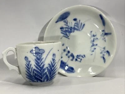 Antigua taza de té china de transición azul y blanco de la dinastía Ming tardía con platillo Foto 1 de 4