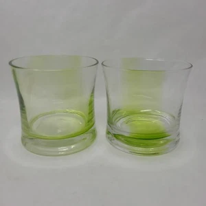 Occhiali vintage con nastro verde su The Rocks ~ Set di 2 fondi pesanti in vetro Wiskey - Foto 1 di 6