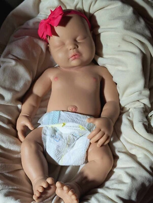 Boneca terapêutica bebê menina corpo inteiro silicone bebida e molhado renascida 19" - Imagem 1 de 4