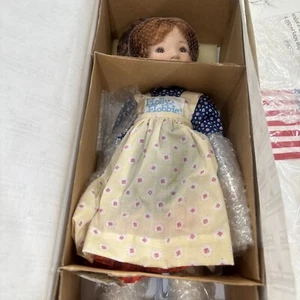 Ashton Drake Galleries “A Holly Hobbie Summer” Porcelain Doll By Dianna Effiner - Picture 1 of 12