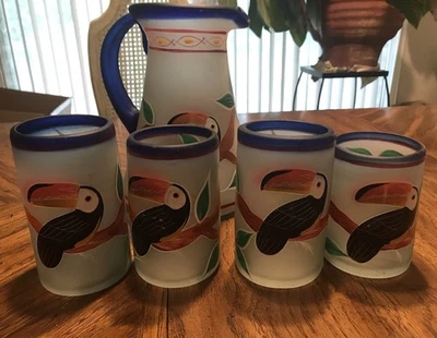 Juego de jarra y 4 vasos mexicanos de vidrio soplado a mano pintada (pájaros tucanos) Foto 1 de 4