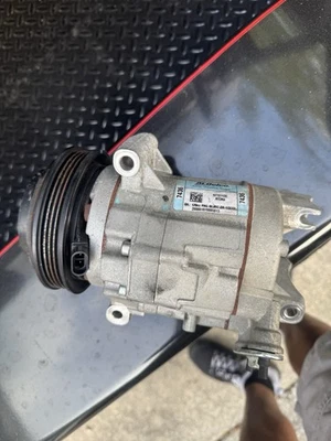 GMC Sierra 1500 2003-2010 compresor de aire acondicionado con embrague V8 4,8 L 5,3 L 6,0 L 8,1 L OEM Foto 1 de 2