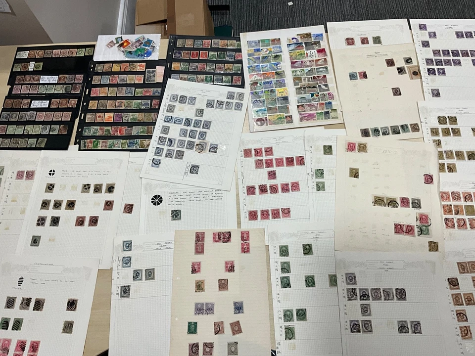 Estampillas de Japón años 1800 en diferentes colecciones hojas tarjetas ad50 Foto 1 de 4