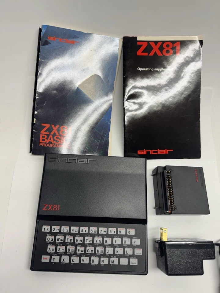 Libro de programas y adaptador de corriente RAM de 16 k para computadora Sinclair ZX81 de colección SIN PROBAR Foto 1 de 4