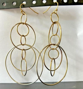 Pendientes de aro colgantes de tamaño variable con varios anillos en tono plata y oro - Imagen 1 de 2