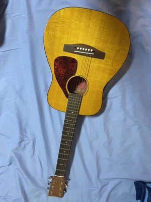 YAMAHA FG-JUNIOR JR-1 RED LABEL ACOUSTIC GUITAR,NEW WITH SOFT BLACK BAG - Image 1 of 3