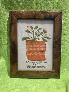 Wooden Affect photo frame for 5" x 7" photo - Picture 1 of 6