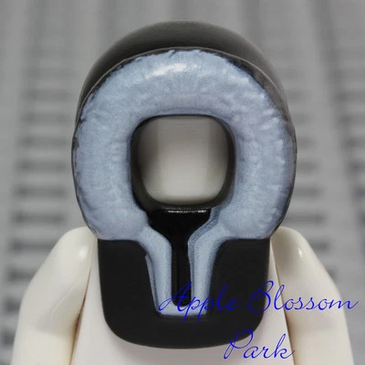 NUEVO Lego Minifigura Invierno PARKA HOOD Niño Niña Abrigo Negro Sombrero con Equipo de Cabeza de Piel Blanca Foto 1 de 4