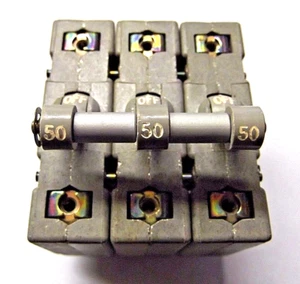 INTERRUPTOR CIRCUITO HEINEMANN 3XAM17 50 AMP 3 POLOS 208 VAC - Imagen 1 de 5