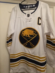 Maglia da hockey Adidas Buffalo Sabres Jack Eichel #9 - 50° anniversario taglia 52 usata in ottime condizioni! - Foto 1 di 8