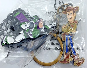 Disney's Toy Story Woody und Buzz Lightyear Metall Schlüsselanhänger Film exklusiv - Bild 1 von 10