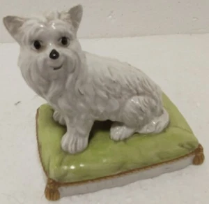Terrier Perro Cerámico Blanco Sobre Plataforma 3 2/4"x 3 1/2x 2 1/2 Limpio Sin Marcas - Imagen 1 de 4