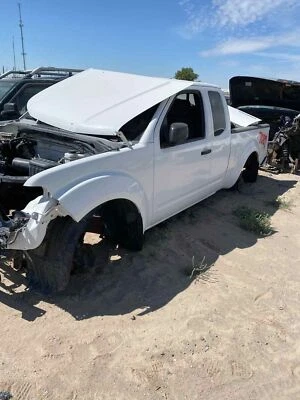 Used Left Sun Visor fits: 2006 Nissan Frontier without illumination w/o extender - Image 1 of 4